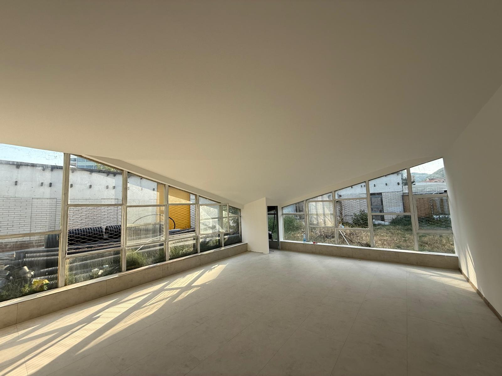 BUDVA – SWISS HOTEL OFFICE  1